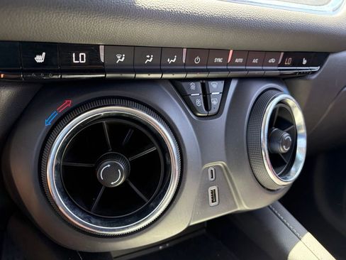 Used 2025 Chevrolet Blazer LT FWD image 9