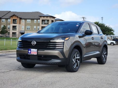 New 2026 Nissan Kicks SV FWD image 2