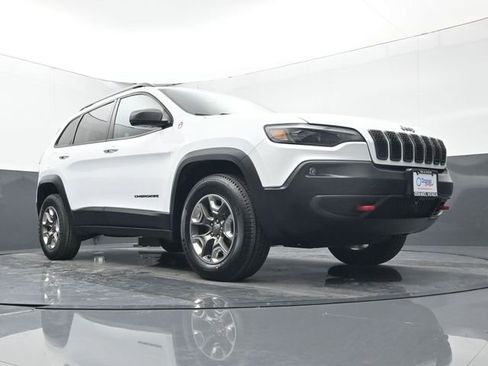 Used 2019 Jeep Cherokee Trailhawk w/ Cold Weather Group image 13