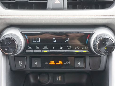 Used 2023 Toyota RAV4 XLE AWD/4WD image 12