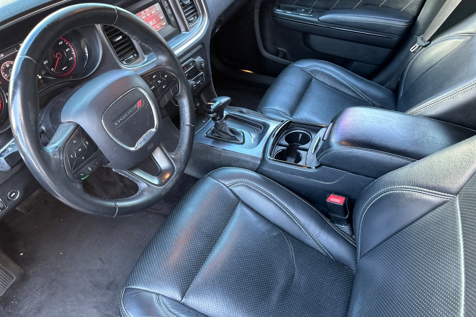 Used 2017 Dodge Charger SE w/ Blacktop Package RWD image 10