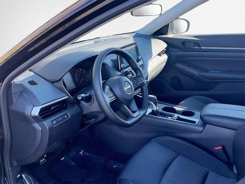 Used 2025 Nissan Altima 2.5 S FWD image 11