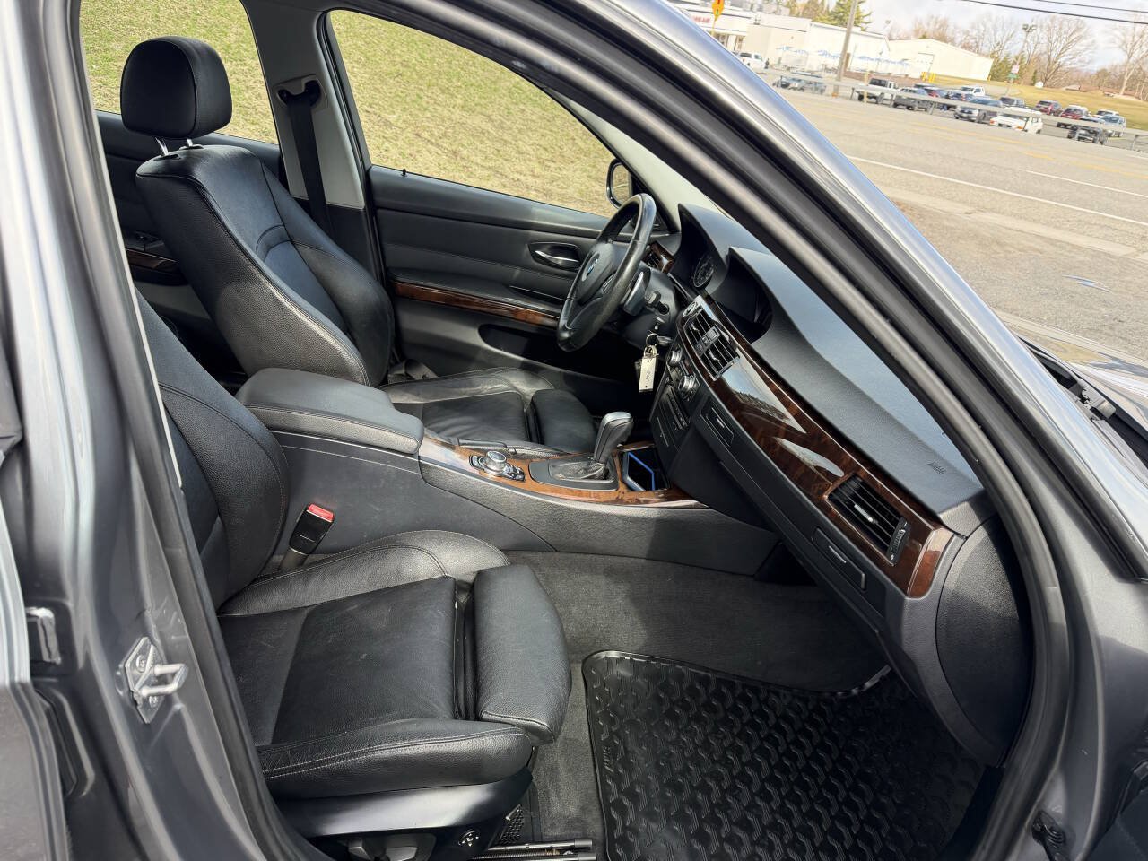 Used 2011 BMW 335i xDrive Sedan AWD/4WD image 11
