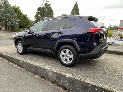 Used 2021 Toyota RAV4 XLE w/ Convenience Package AWD/4WD image 5