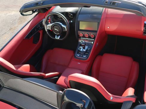 Used 2020 Jaguar F-TYPE R image 41