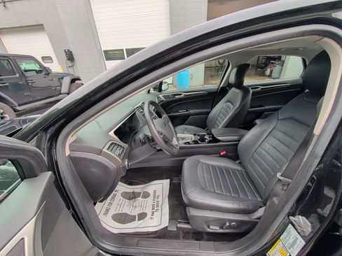 Used 2014 Ford Fusion SE w/ Equipment Group 202A FWD image 10