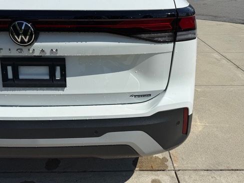 New 2026 Volkswagen Tiguan SE AWD/4WD image 14
