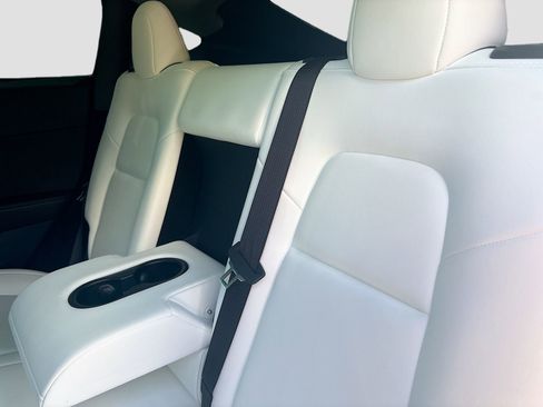 Used 2024 Tesla Model Y Performance image 23