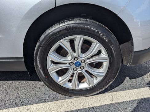 Used 2022 Ford Edge Titanium image 25