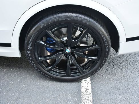 Used 2025 BMW X7 xDrive40i w/ M Sport Package AWD/4WD image 18