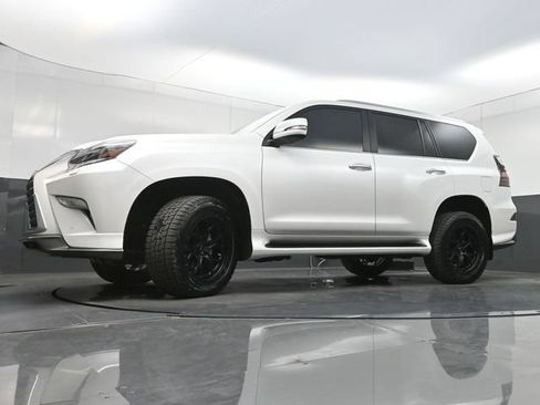 Used 2023 Lexus GX 460 Premium w/ Accessory Package AWD/4WD image 31