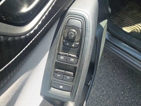 Used 2018 Subaru Crosstrek 2.0i Premium AWD/4WD image 12