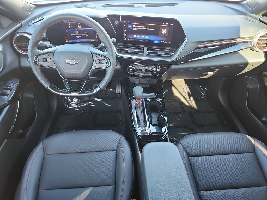 Used 2024 Chevrolet Trax RS w/ Sunroof Package FWD image 18