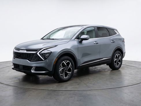 Used 2025 Kia Sportage LX image 3
