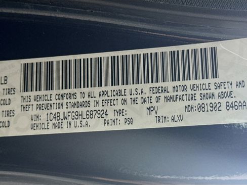 Used 2017 Jeep Wrangler Unlimited Rubicon w/ Dual Top Group image 38