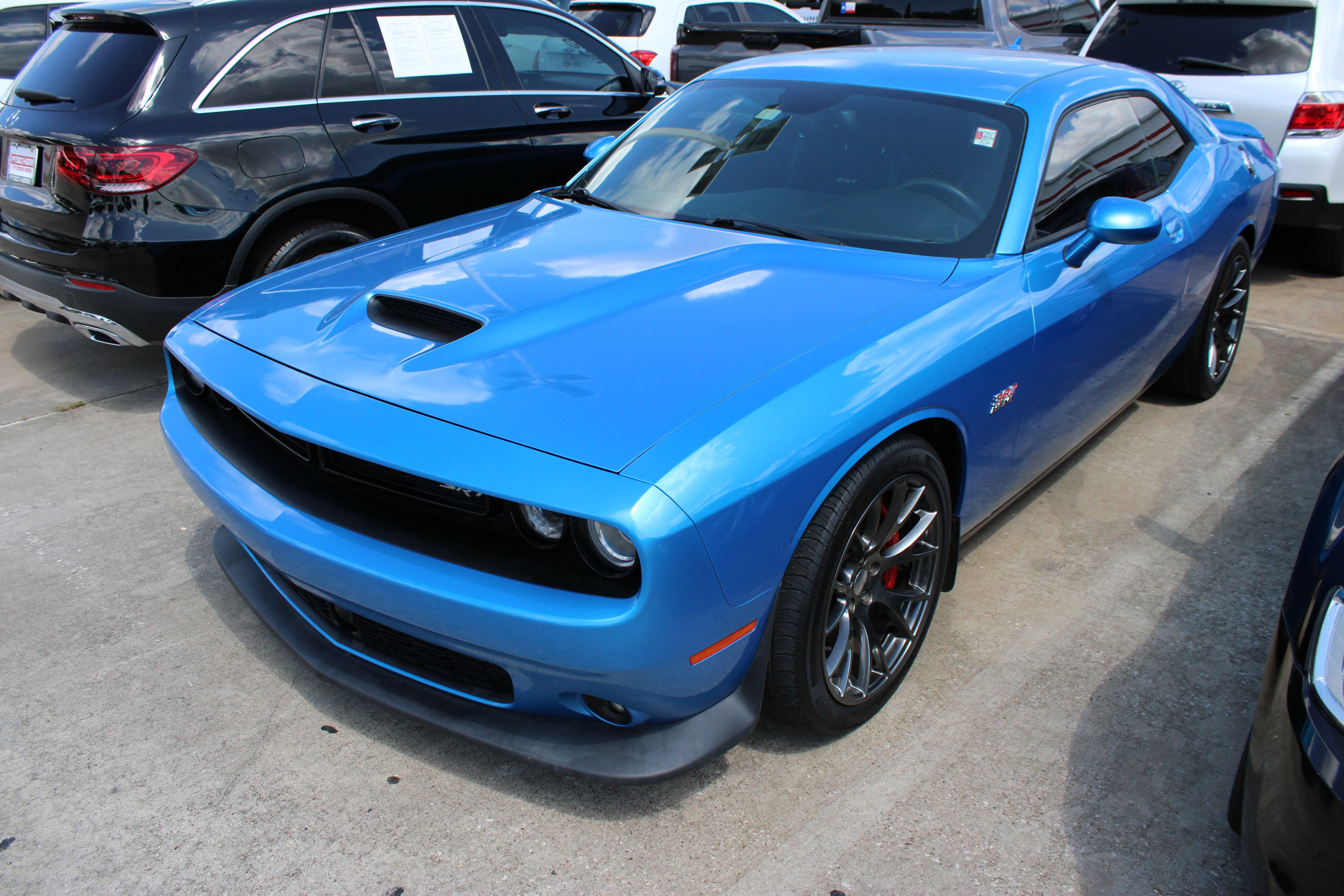 Used 2016 Dodge Challenger SRT w/ Technology Group RWD image 6