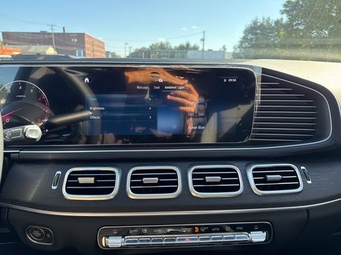 New 2026 Mercedes-Benz GLS 450 4MATIC image 40