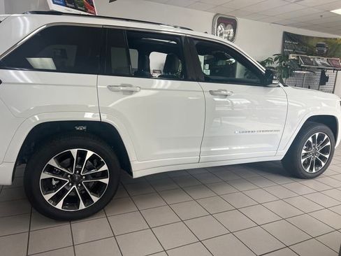 Used 2023 Jeep Grand Cherokee Overland image 7