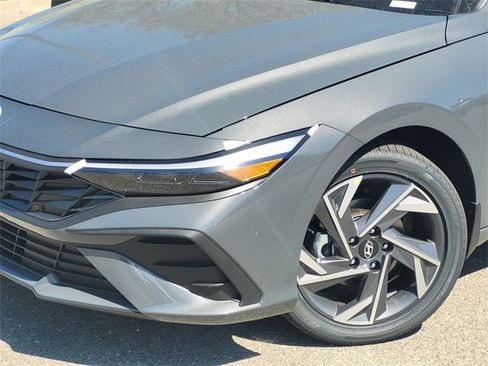 New 2025 Hyundai Elantra SEL FWD image 13
