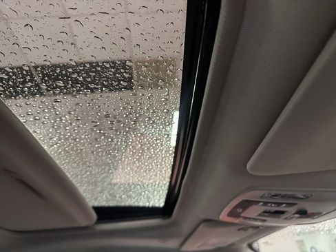 Used 2025 Toyota Sienna XLE FWD image 20