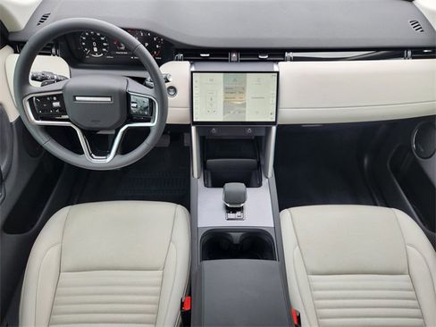 Used 2025 Land Rover Discovery Sport S image 4
