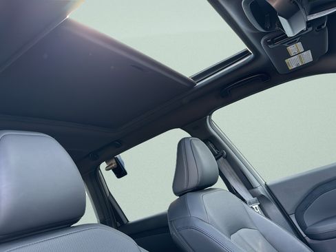 Used 2025 Subaru Forester Limited image 31