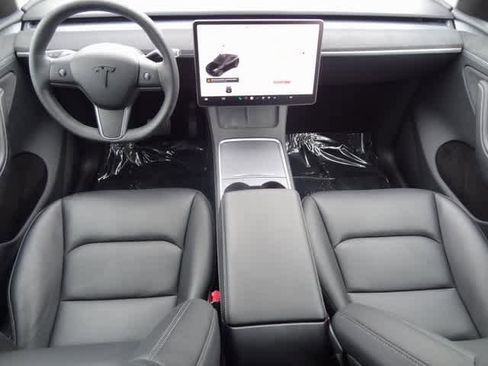 Used 2025 Tesla Model Y Long Range image 11