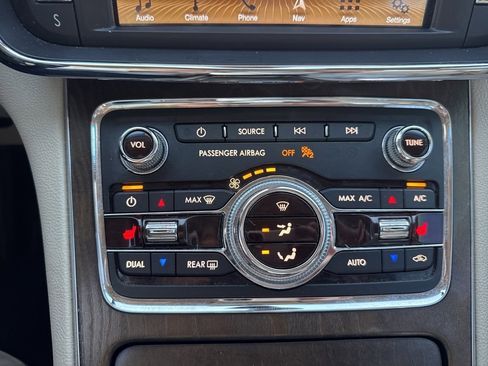 Used 2019 Lincoln Continental Select image 25