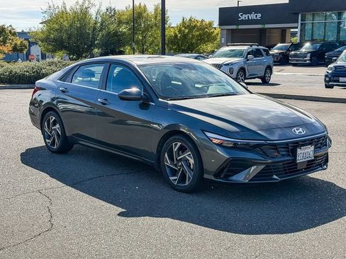 Certified 2025 Hyundai Elantra SEL FWD image 6