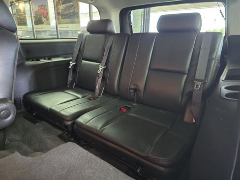 Used 2011 Cadillac Escalade ESV Luxury image 14