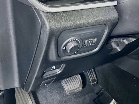 Used 2023 Jeep Grand Cherokee Altitude AWD/4WD image 10
