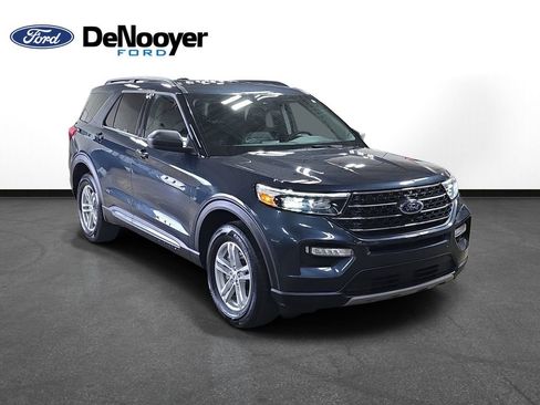 Used 2023 Ford Explorer XLT w/ Equipment Group 202A AWD/4WD image 4