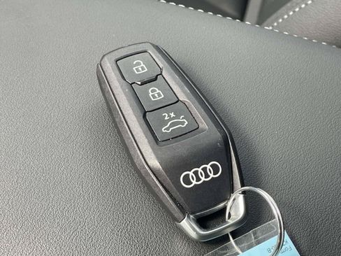 Certified 2025 Audi Q5 Premium w/ Convenience Package AWD/4WD image 4