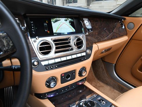 Used 2021 Rolls-Royce Dawn image 14