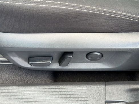 Used 2025 Nissan Rogue SV FWD image 16
