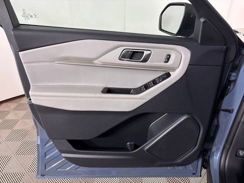 New 2026 Ford Explorer Active w/ Active Comfort Package RWD image 16