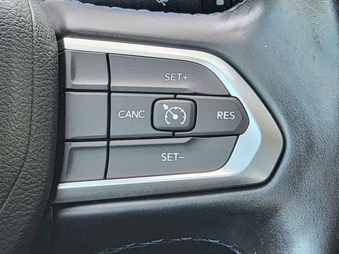 Certified 2022 Jeep Compass Latitude w/ Sun and Sound Group AWD/4WD image 35