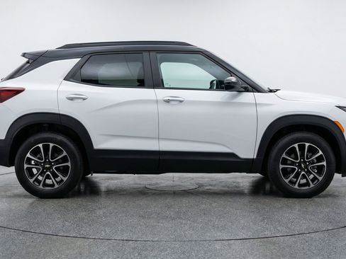 Used 2025 Chevrolet TrailBlazer LT image 11