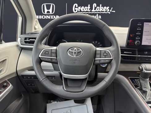 Used 2024 Toyota Sienna XLE w/ XLE Plus Package AWD/4WD image 12