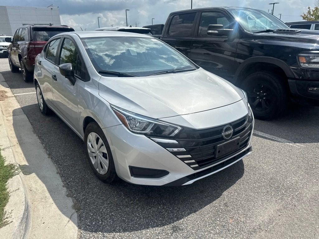 Used 2024 Nissan Versa S FWD image 3