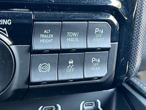 Used 2024 RAM 3500 Limited AWD/4WD image 37