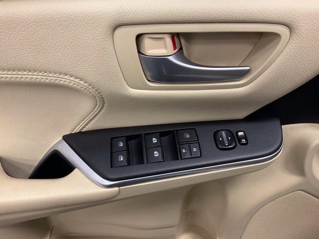 Used 2016 Toyota Camry XLE FWD image 14