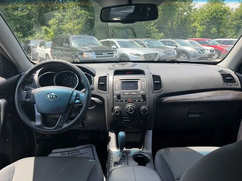 Used 2013 Kia Sorento LX w/ Convenience Pkg FWD image 27
