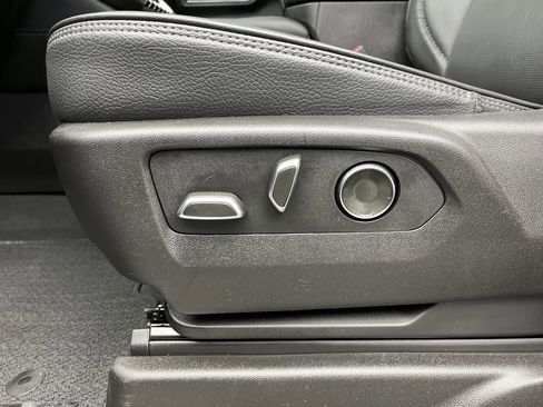 Certified 2025 GMC Yukon XL Denali w/ Sun & Power Step Package image 13