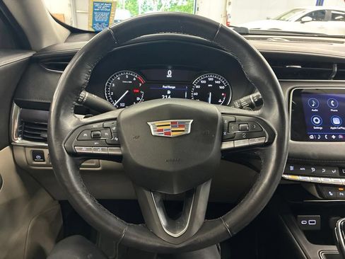 Used 2022 Cadillac XT4 Luxury w/ Cold Weather Package AWD/4WD image 14