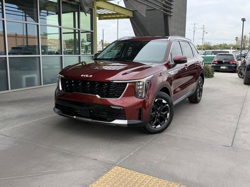 Used 2024 Kia Sorento S image 2