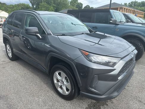 Used 2021 Toyota RAV4 LE AWD/4WD image 3