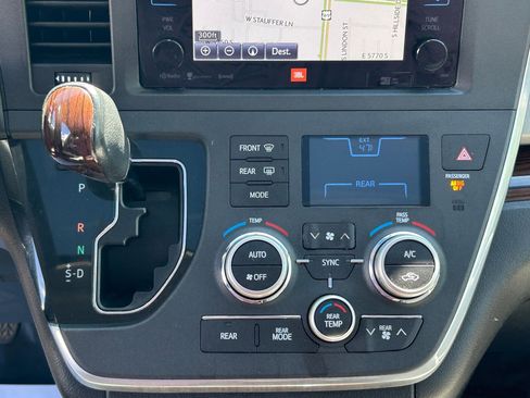 Used 2017 Toyota Sienna Limited AWD/4WD image 24