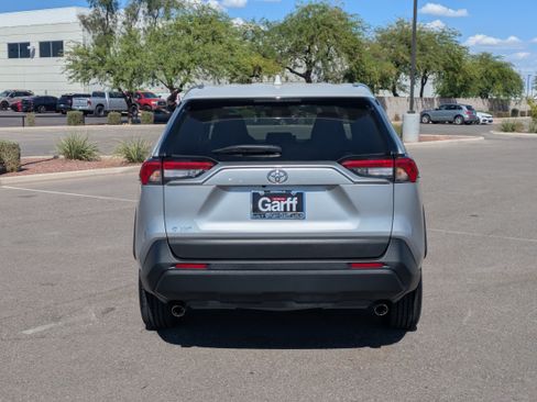 Used 2022 Toyota RAV4 LE w/ Carpet Mat Package (TMS) FWD image 4