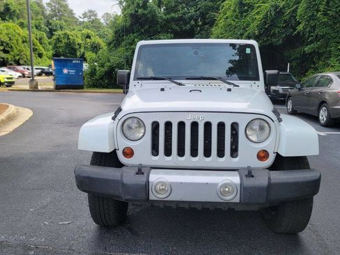 Used 2013 Jeep Wrangler Unlimited Sahara w/ Connectivity Group AWD/4WD image 2